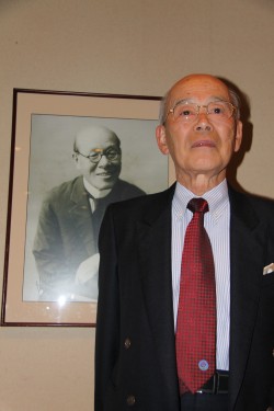 油屋熊八翁のご子息（正一さん）も温泉赤ネクタイをＰＲ